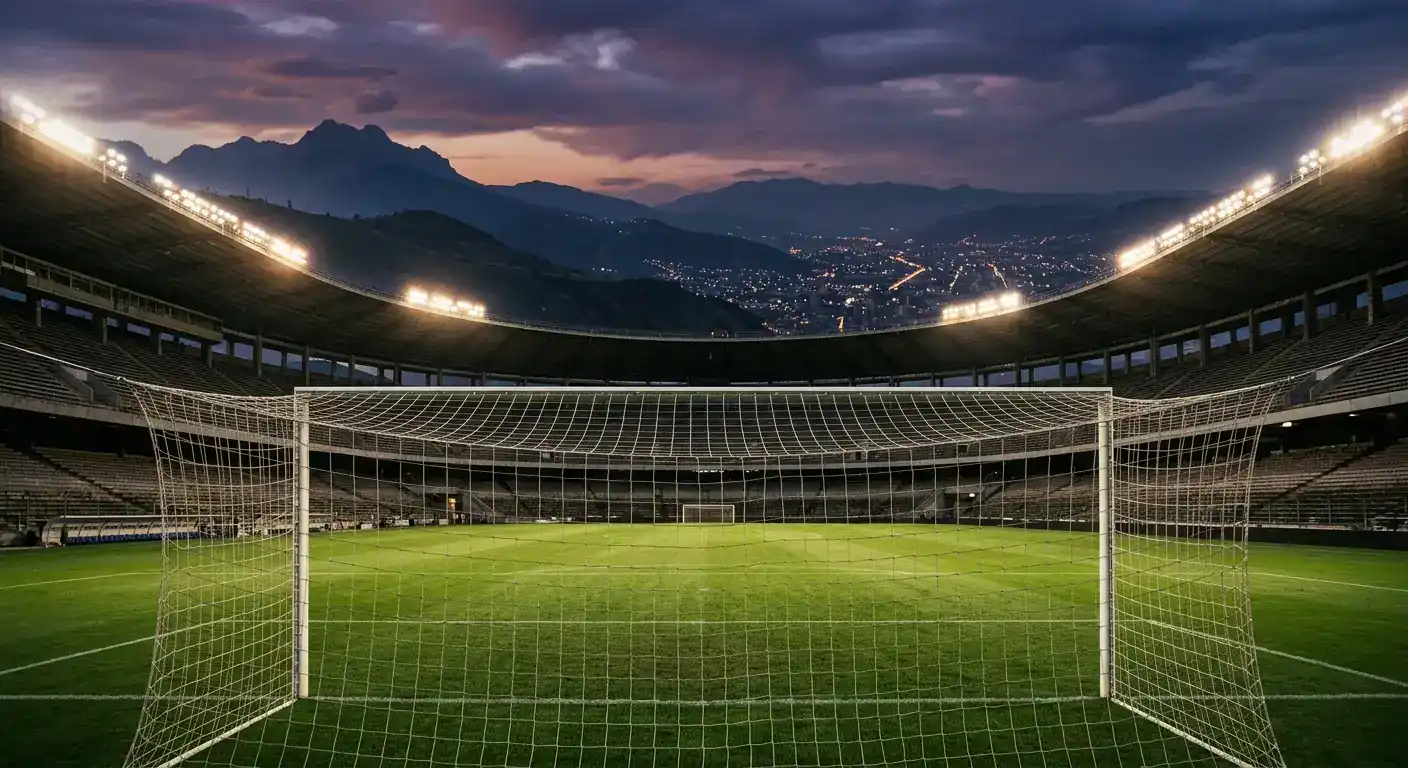 Rasen und Flutlicht des Estadio Azteca in Mexiko-Stadt vor dem WM-Achtelfinal Mexiko gegen England